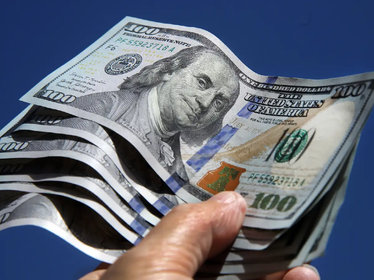 Cambios en el dólar turista: el Gobierno evalúa alternativas para compensar la falta de divisas