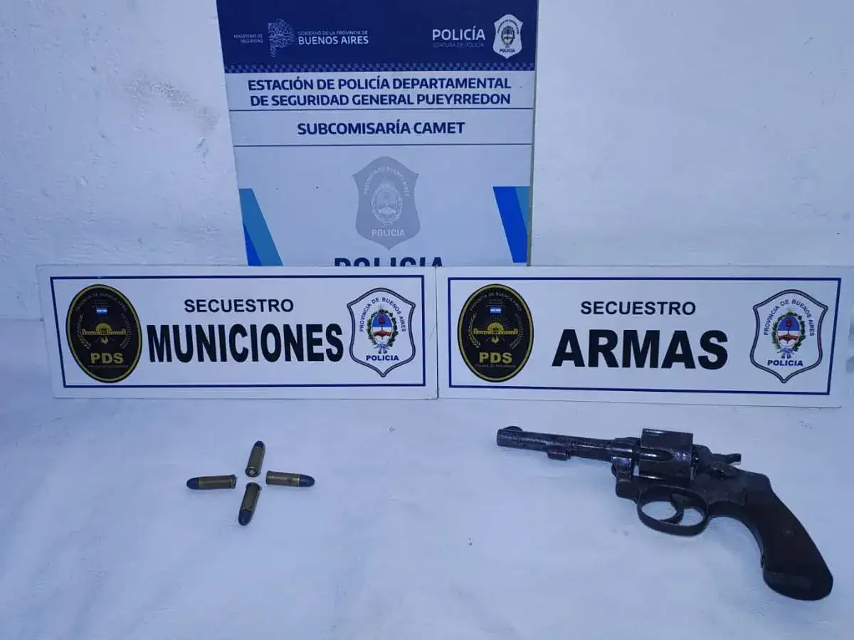 Aprehendieron a un chofer de colectivo con un revólver y cuatro municiones