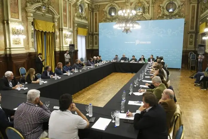 Axel Kicillof junto a representantes del campo.