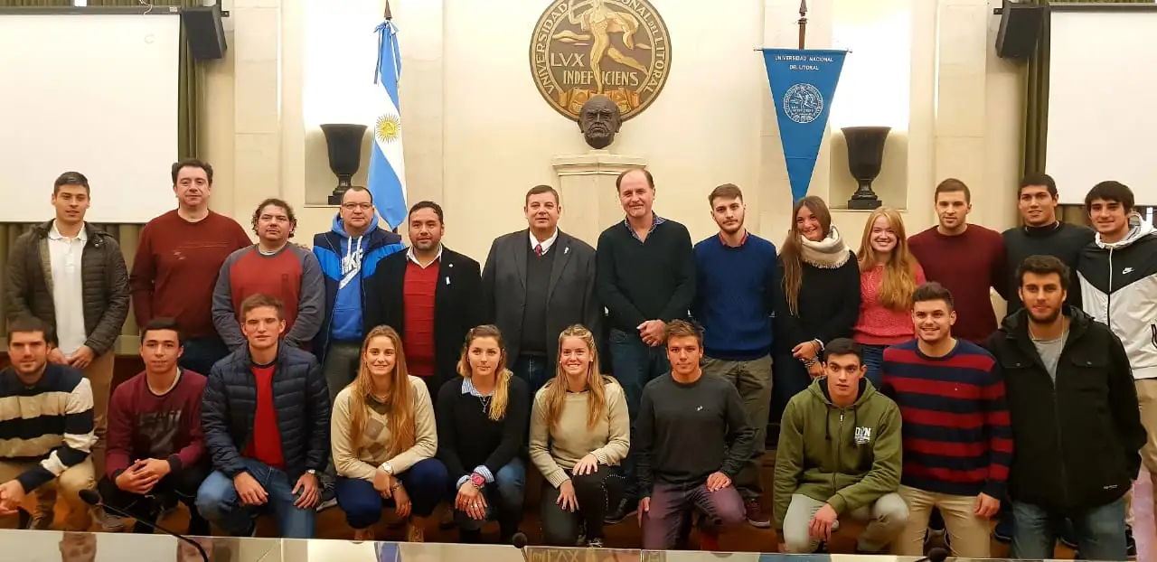 El rector de la UNL recibió a deportistas que participaron de los Juegos Universitarios