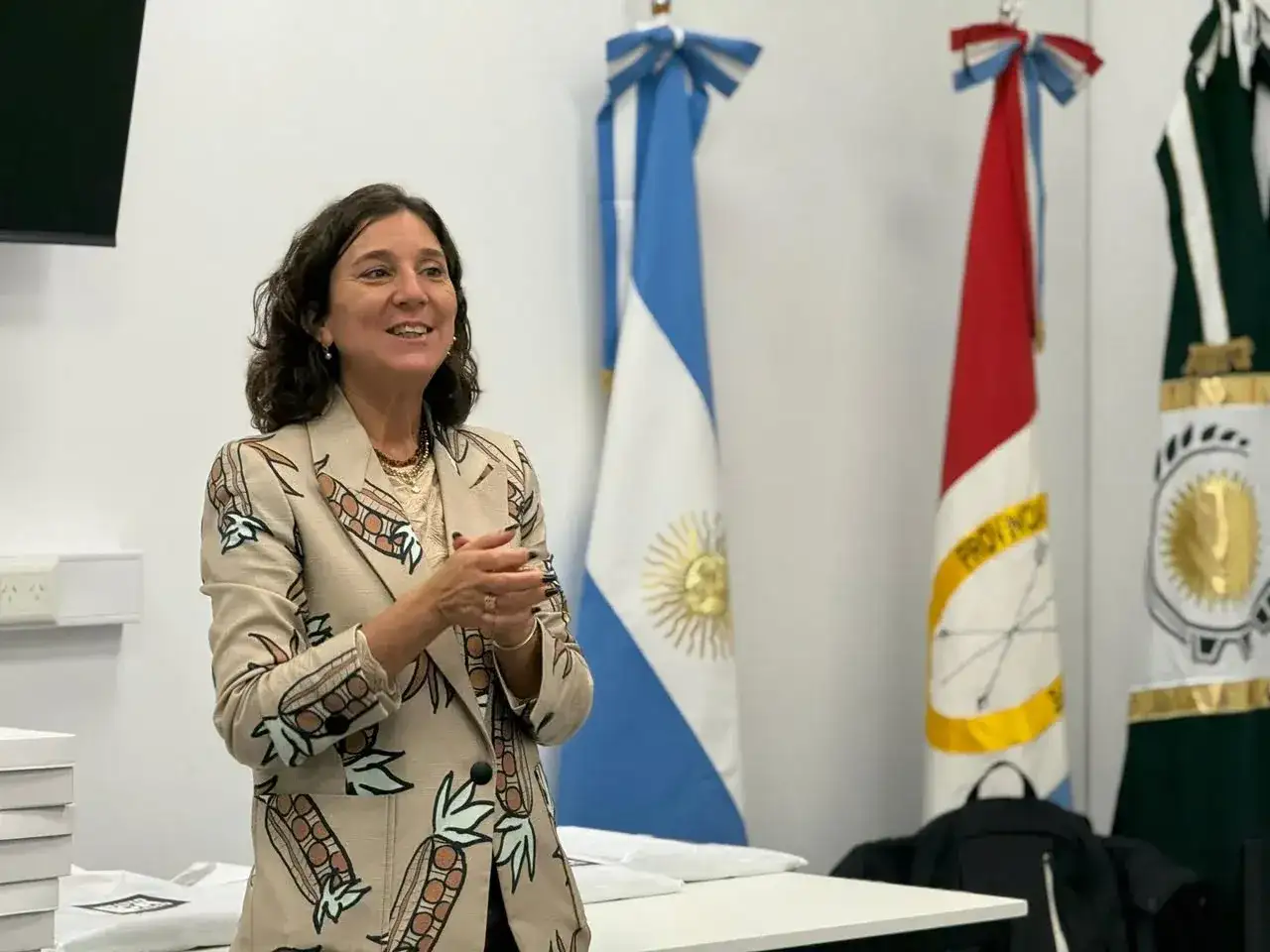 La legisladora durante la entrega de escrituras en el sur santafesino
