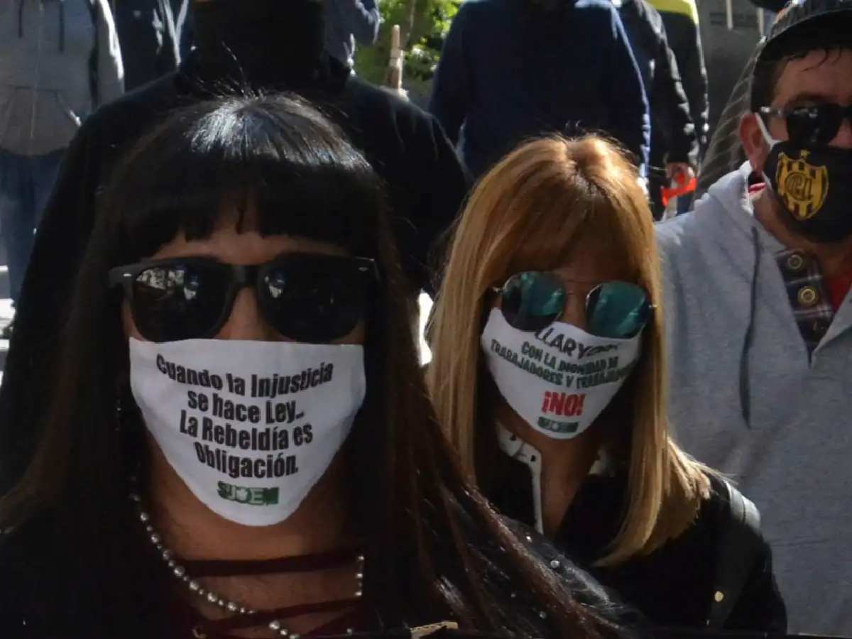 Gremios realizan una caravana en rechazo a la reforma previsional 