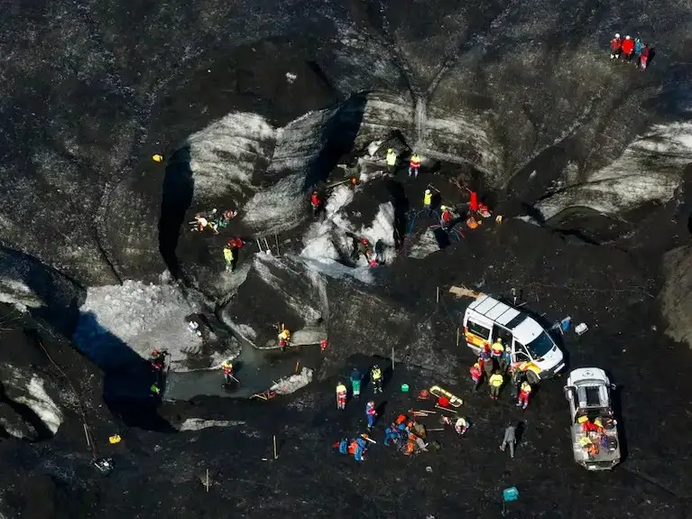 En total, fueron 60 los investigadores que se acercaron al lugar para inspeccionar el terreno y se espera la llegada de algunos más en las próximas horas.