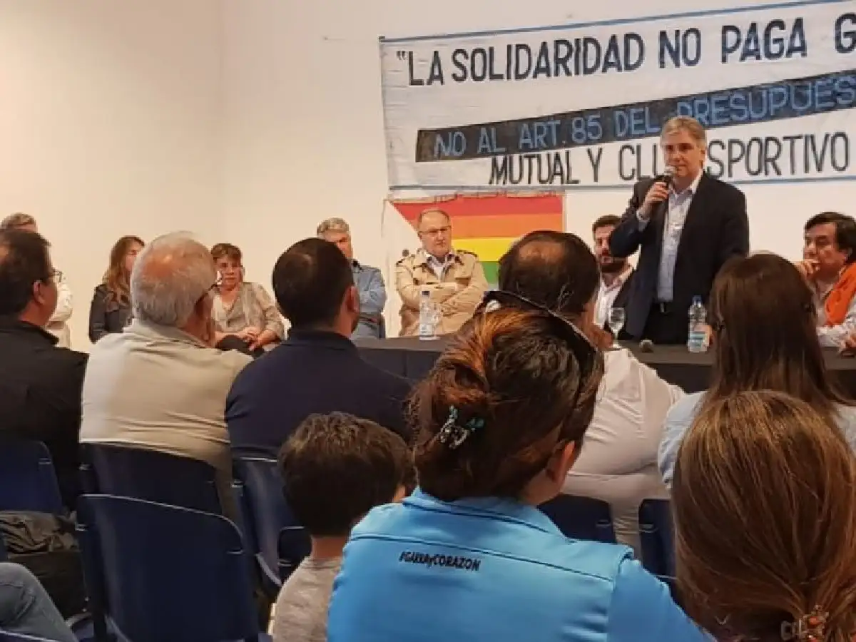 “No podemos meterle un tiro en la cabeza a cooperativas y mutuales, esencia de los pueblos”