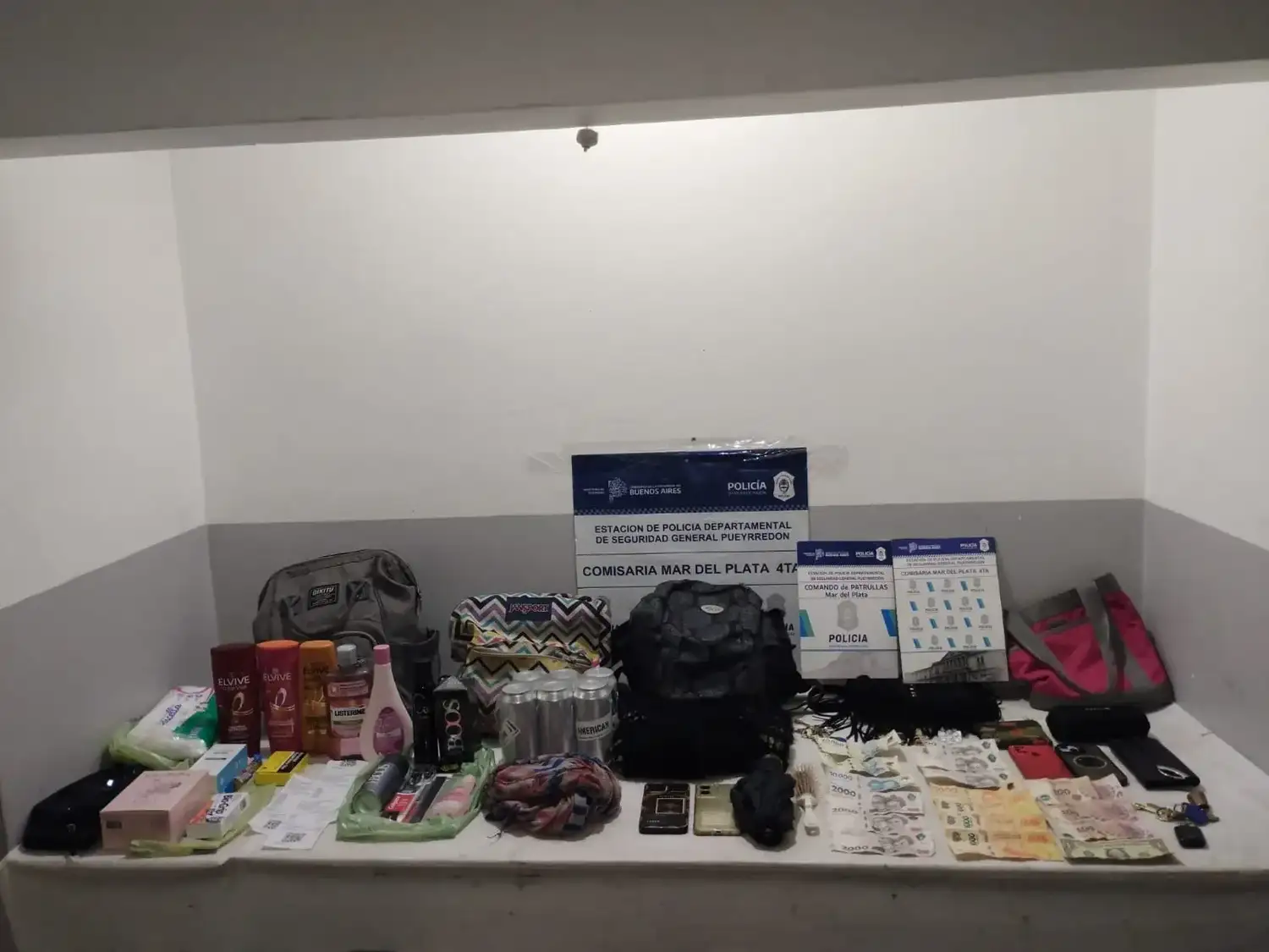 Cayó una mujer acusada de robar bolsos y celulares y gastar $177 mil con tarjetas ajenas
