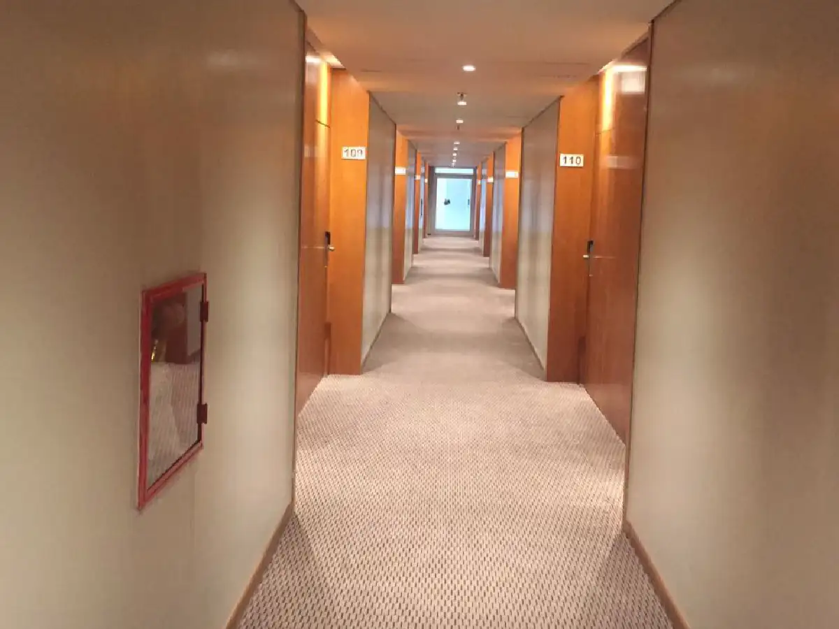 El hotel Howard Johnson abre con tarifas desde los $1.100 