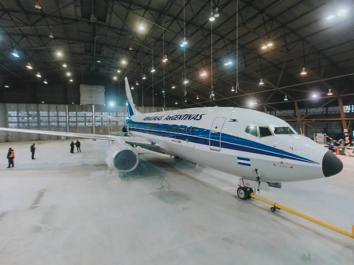 Aerolíneas Argentinas presentó su avión con diseño retro por el 70 aniversario