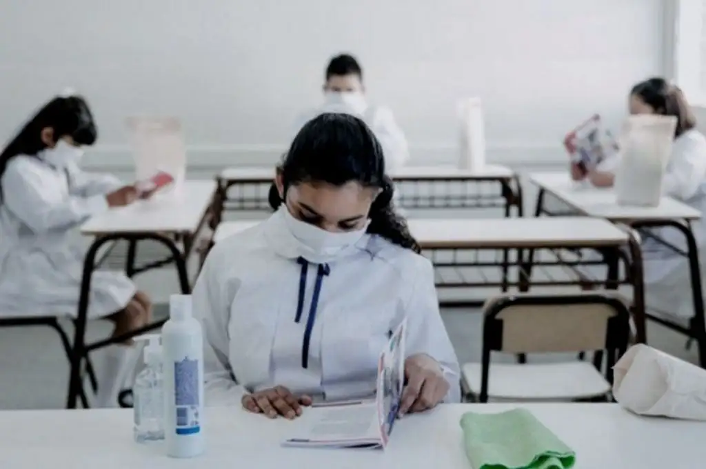 Revista científica advierte que las clases presenciales incrementan los casos