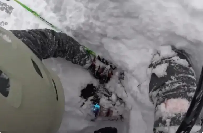 El esquiador estaba sepultado en la nieve