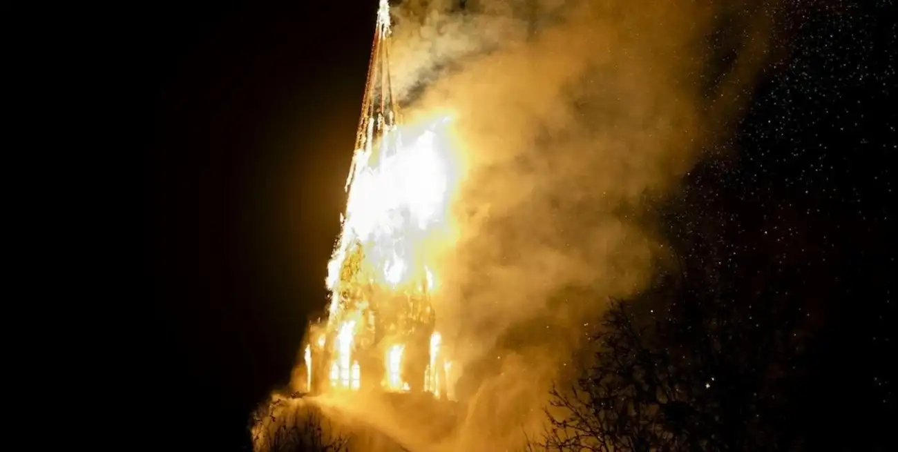 La iglesia Vondelkerk ardió durante la madrugada de este jueves en Ámsterdam.