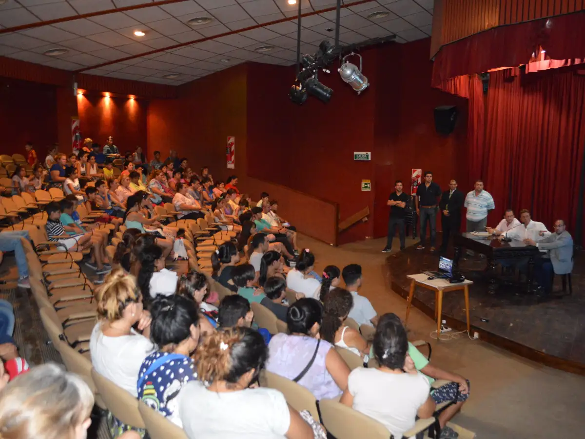 Unos 200 chicos viajarán hoy a colonia de vacaciones en las sierras  