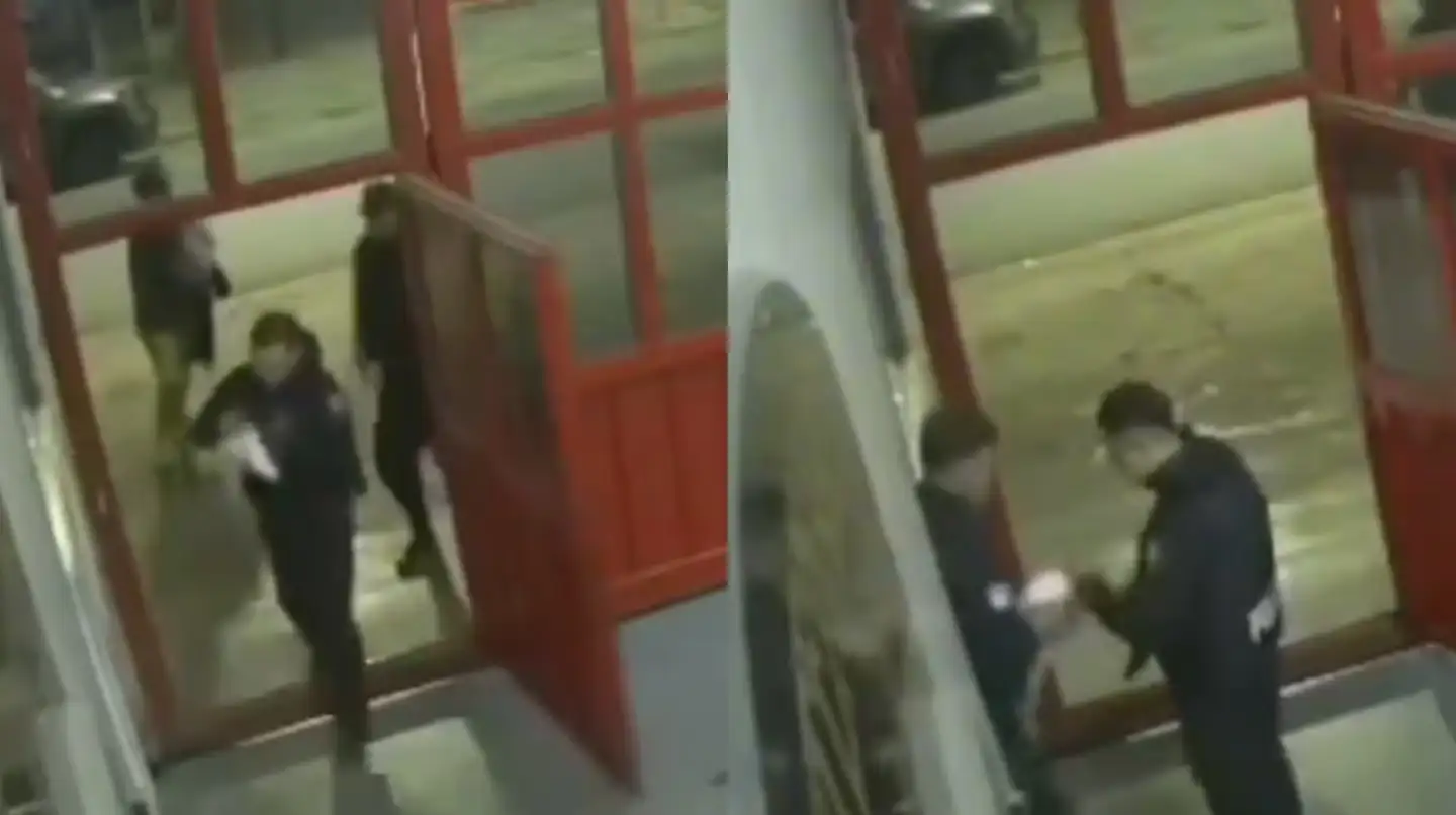 Así fue el rescate de una beba que se ahogaba en Lomas de Zamora. (Foto: captura de video Bomberos Voluntarios de Lomas de Zamora)