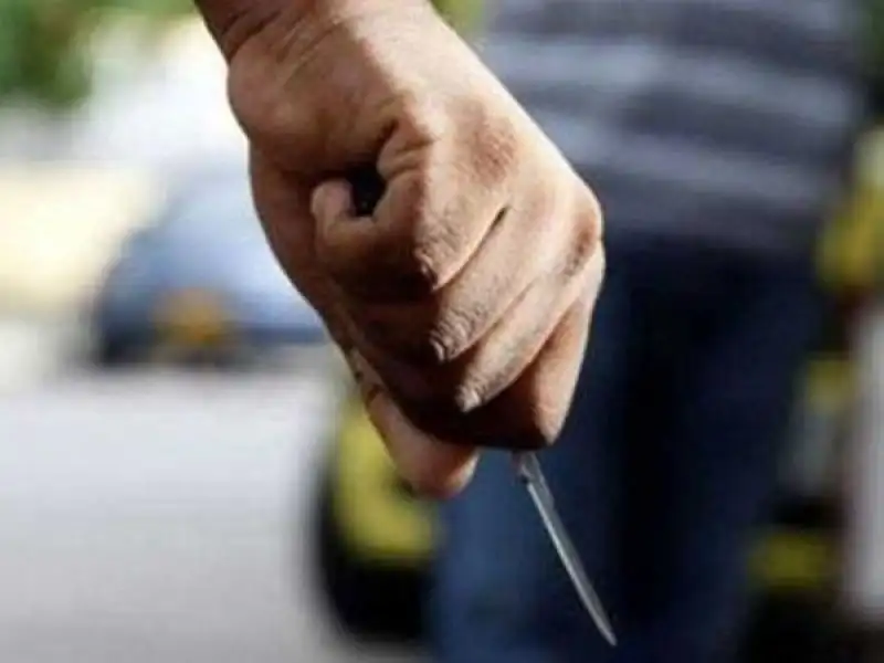 Firmat: arrestaron a un joven por amenazar a un hombre con un cuchillo