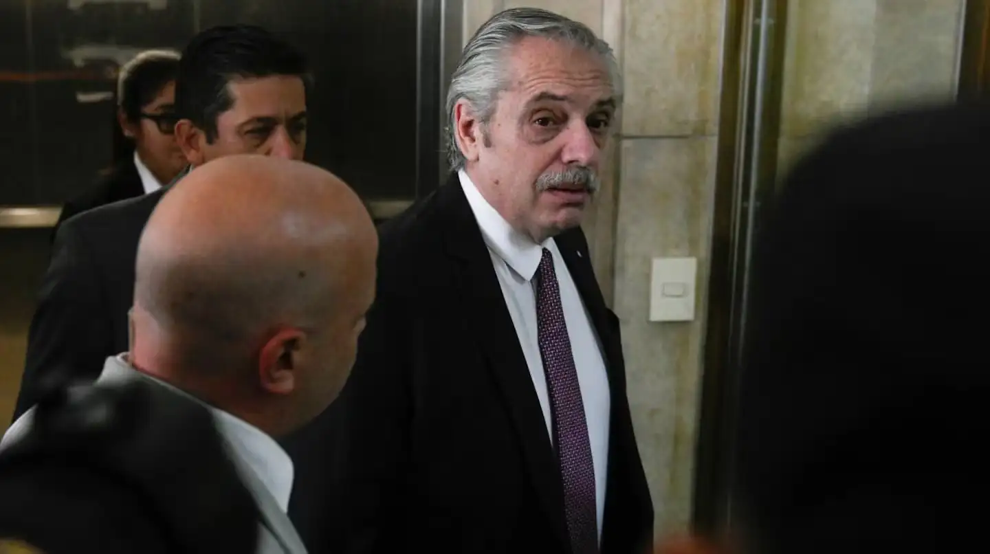 Fernández había sido procesado con un embargo de $14.634.220.283,68 y la prohibición de salida del país.