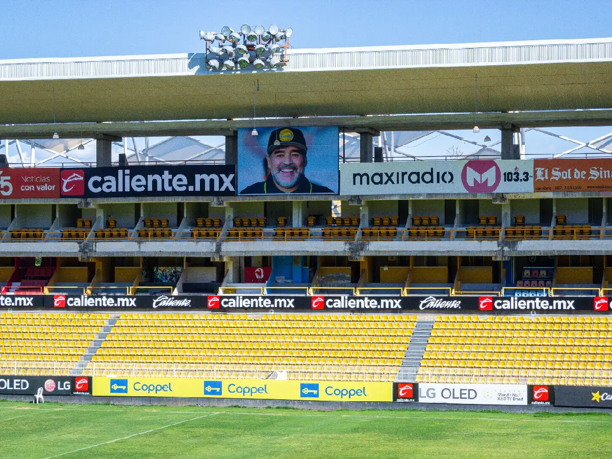 El homenaje de dorados para el "10"