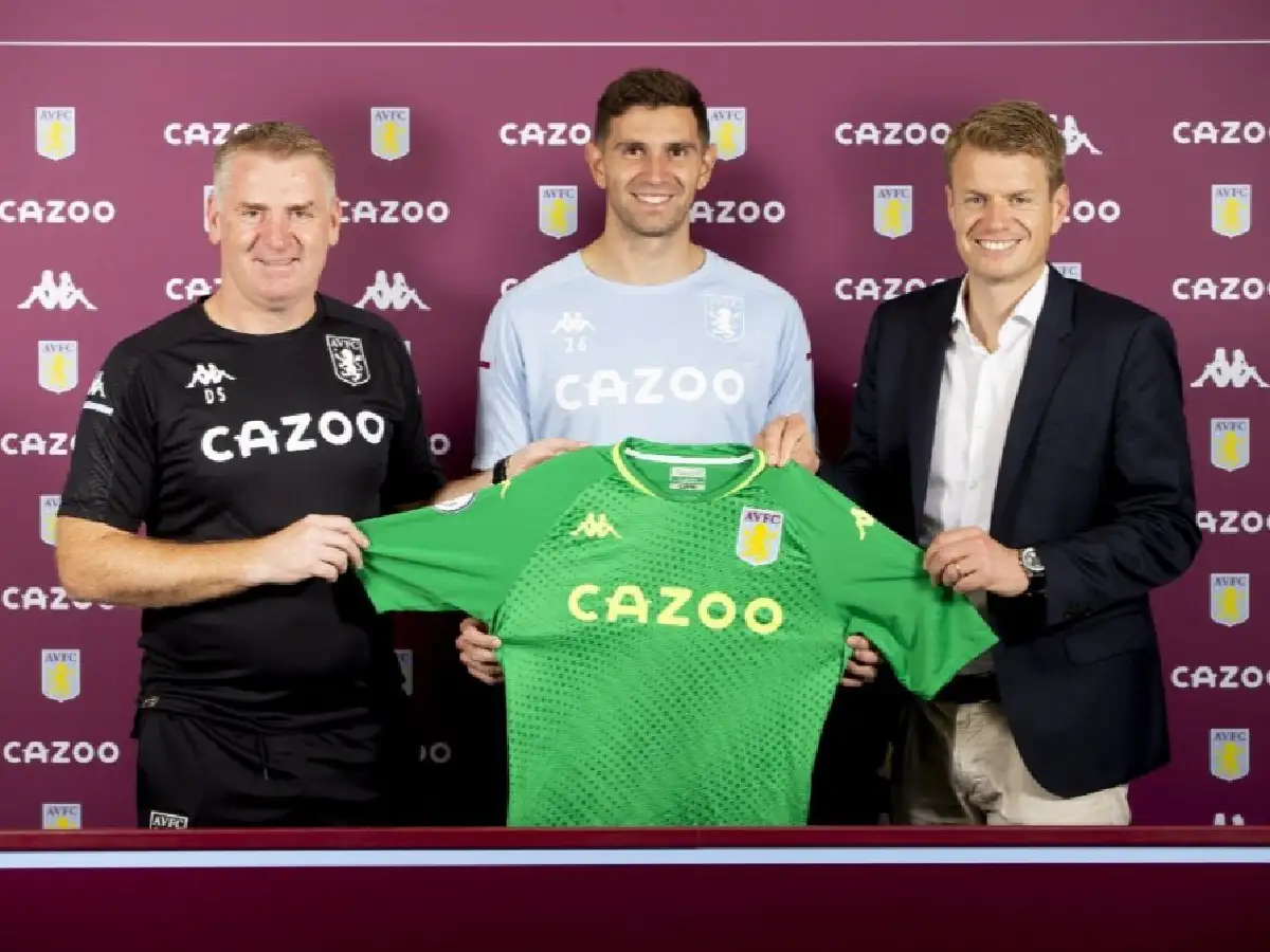 Emiliano Martínez es jugador del Aston Villa