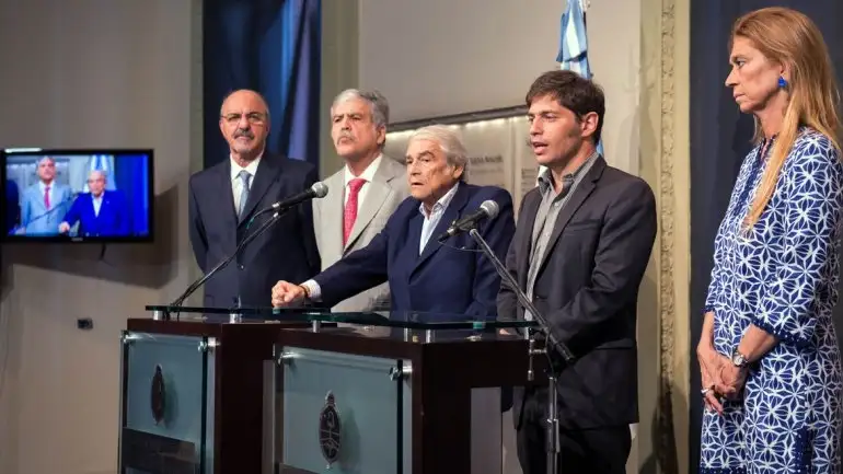 UIA y gobierno liman asperezas sobre China