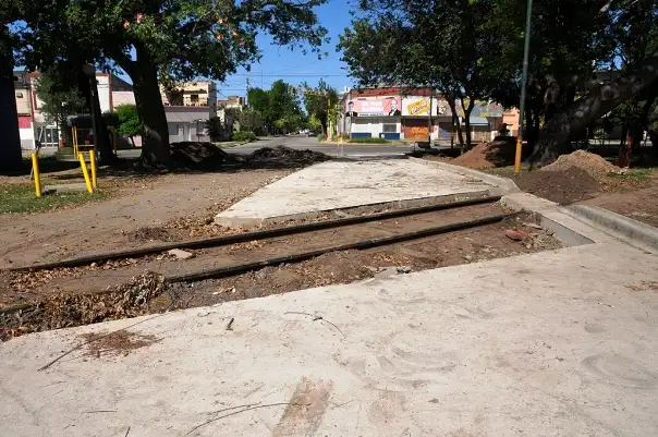 Se está pavimentando el cruce de Domingo Silva y Facundo Zuviría