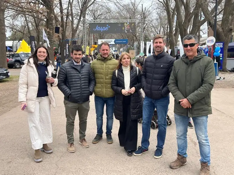 El edil recorrió la exposición junto al intendente Chiarella, concejales y funcionarios locales.