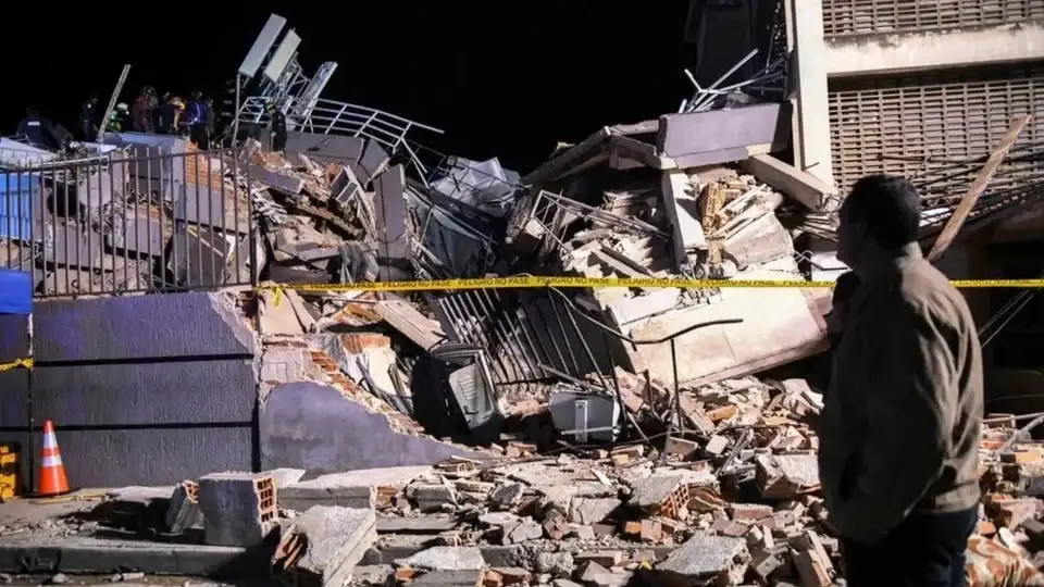 Desde los movimientos telúricos principales se registraron 302 réplicas, lo que agravó los daños estructurales y complejiza las tareas de rescate.