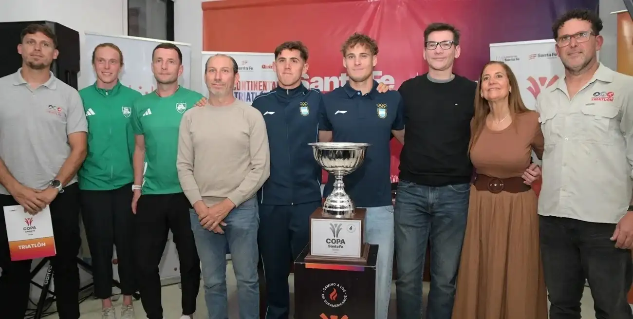 Presentación de la Copa Continental de Triatlón. Foto: Manuel Fabatía.