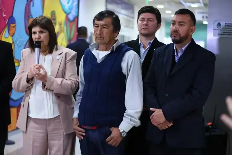 Bullrich se reunió con el padre de Loan, a quien le confirmó que le va a reforzar la seguridad.