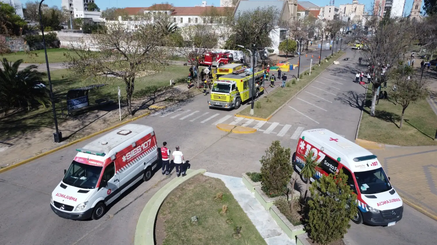 Dotaciones de bomberos y ambulancias del Sies 107 formaron parte del simulacro.
