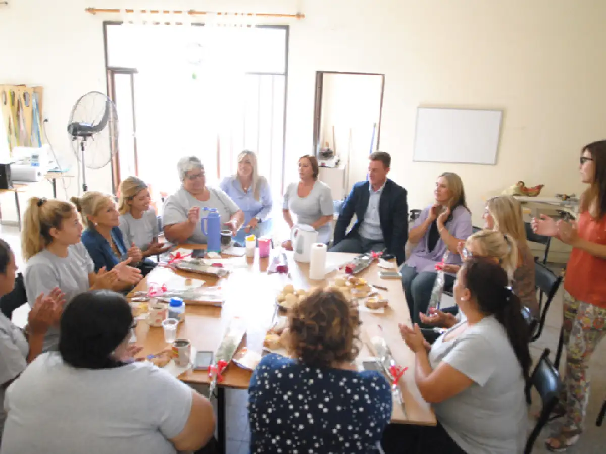 García Aresca visitó el Taller Formador de Emprendedores Textiles