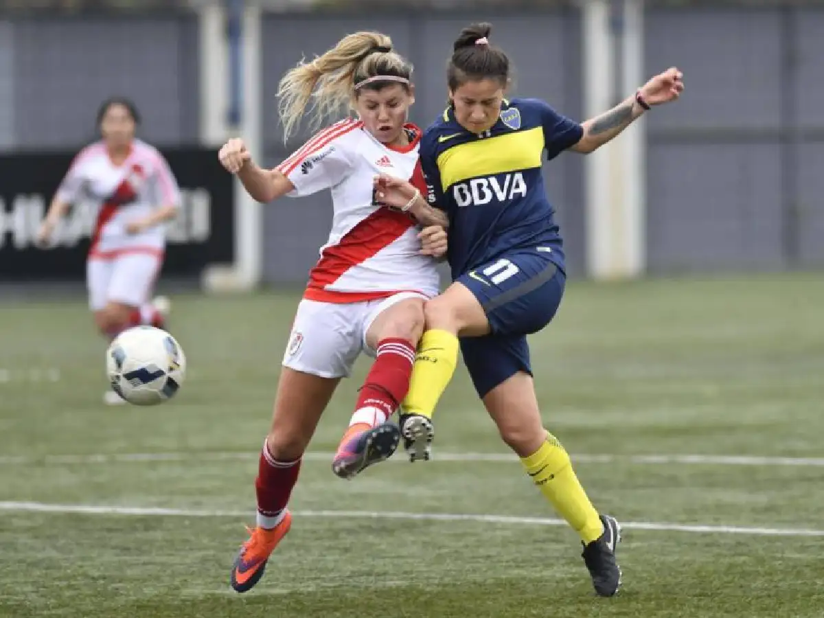 Futbolistas profesionales que queden embarazadas mantendrán empleo y sueldo