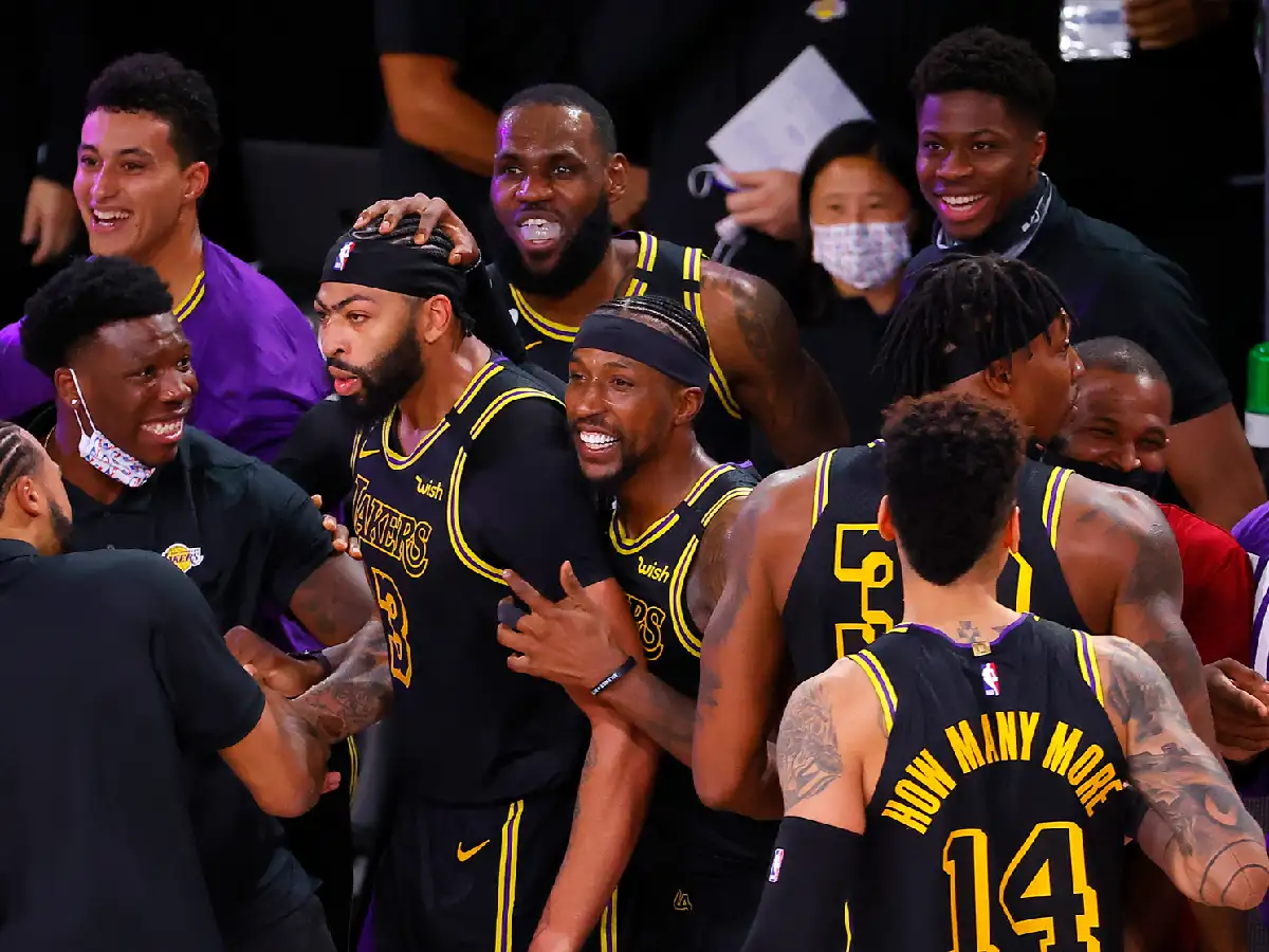 Los Ángeles Lakers se imponen 2-0 en la final del Oeste