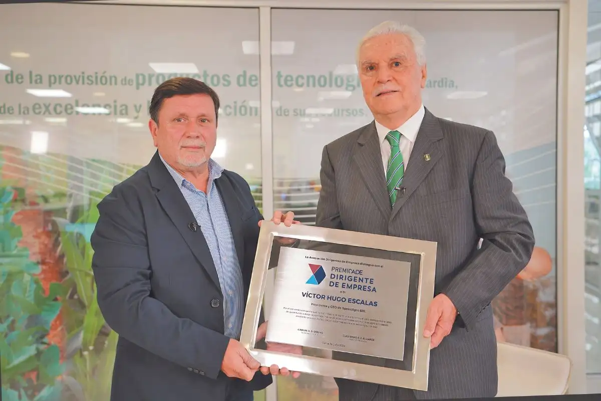 Víctor Hugo Escalas junto a Guillermo Álvarez, presidente de ADE