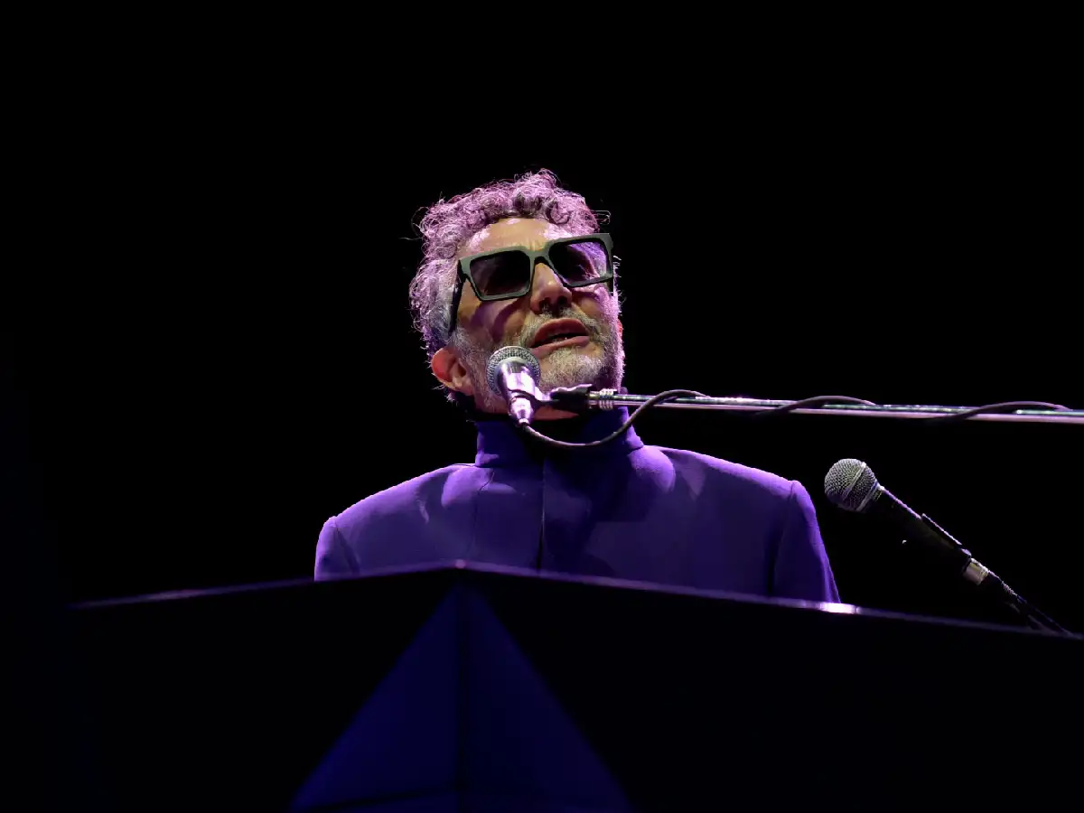 Fito Páez volvió a Vélez con un recuerdo a los héroes de Malvinas y Fabiana Cantilo y Nathy Peluso de invitadas
