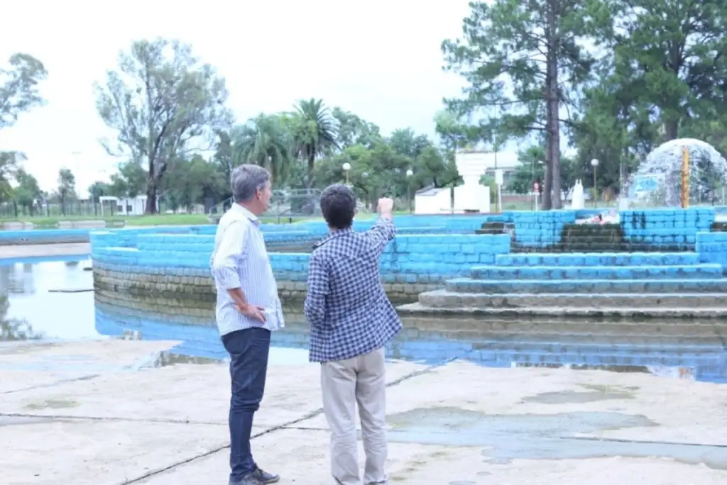La Municipalidad realiza el saneamiento en los Piletones del Parque Garay