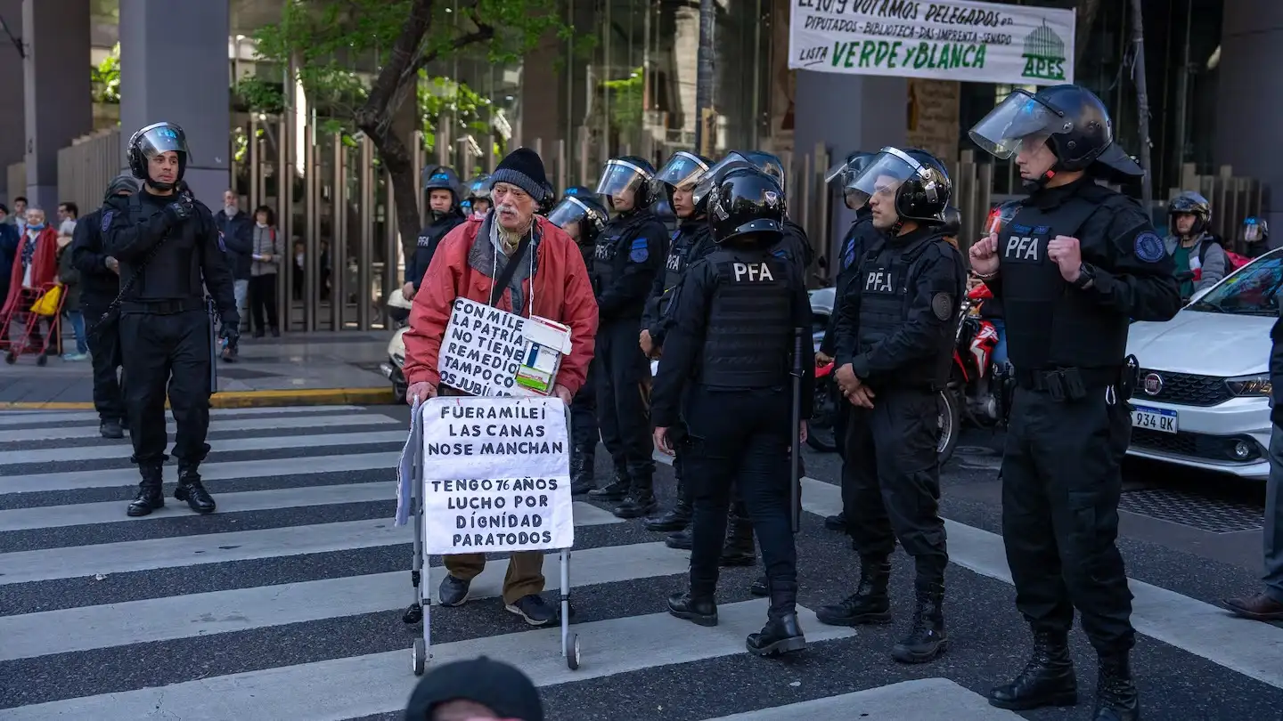 “Nos duele que los policías nos agredan, nos peguen e insulten", expresó uno de los manifestantes.