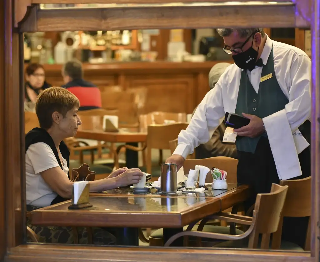 Se oficializó la asistencia para gastronómicos ante las nuevas restricciones