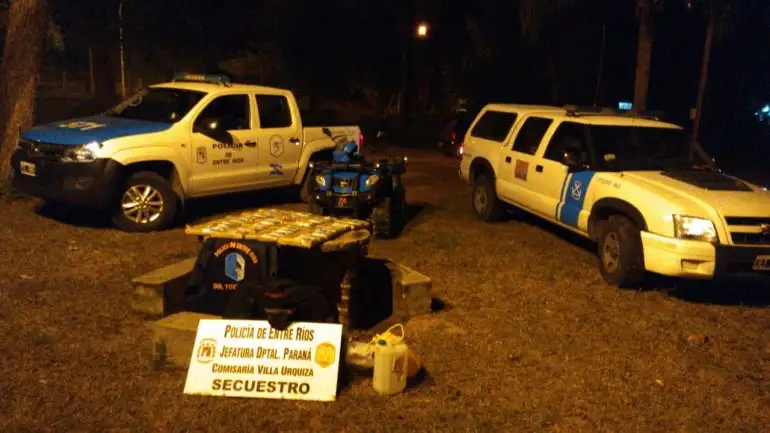 Villa Urquiza: un pescador halló un bolso con 23 kilos de marihuana sumergido
