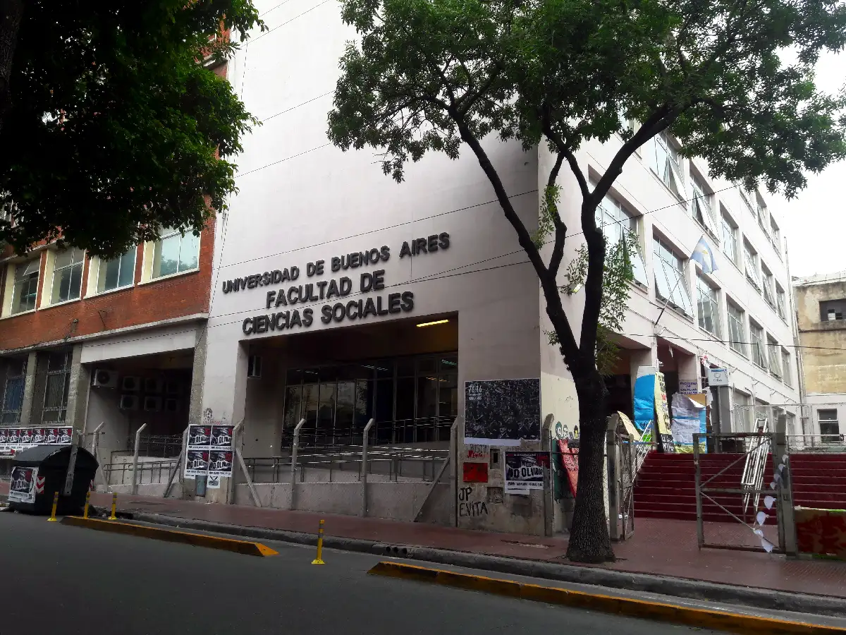 La facultad de Ciencias Sociales de la UBA autorizó a sus estudiantes a usar el lenguaje inclusivo