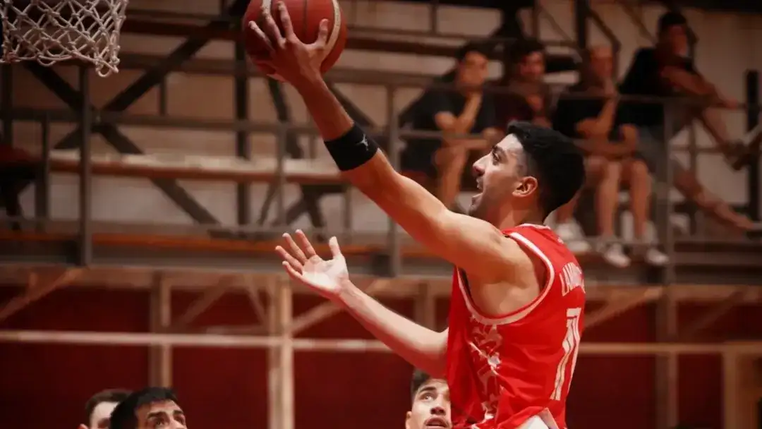 "Manu" Lambrisca, el MVP de la noche mendoncina