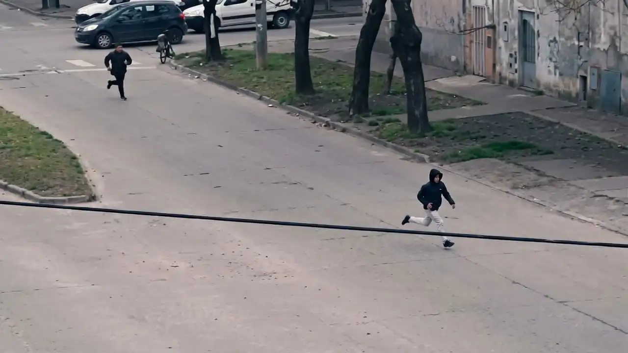 Los móviles policiales interceptaron al sospechoso en Champagnat y Belgrano.