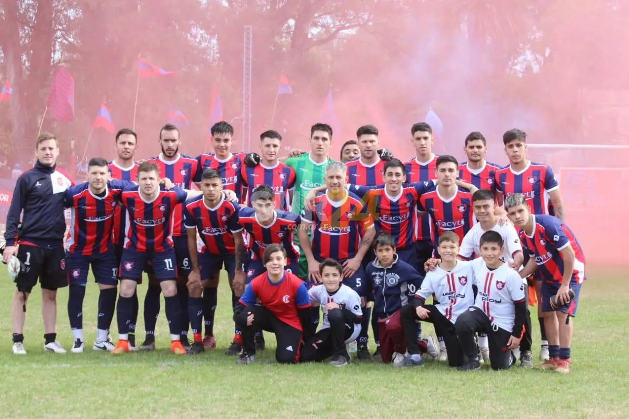 Atlético se quedó con el clásico de Elortondo y sigue mandando arriba