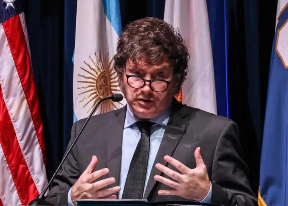 Milei iba a participar del seminario que celebra allí la Vinci Compass.