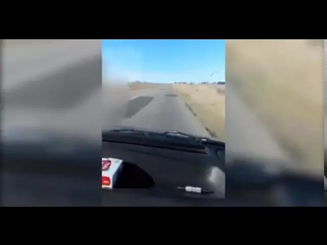 Hizo manejar a su hijo de 10 años en plena ruta y lo grabó