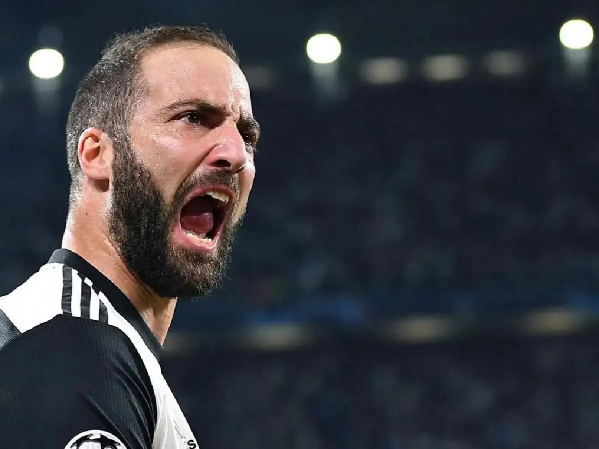 Esperan a Gonzalo Higuaín el viernes en Italia para sumarse a Juventus
