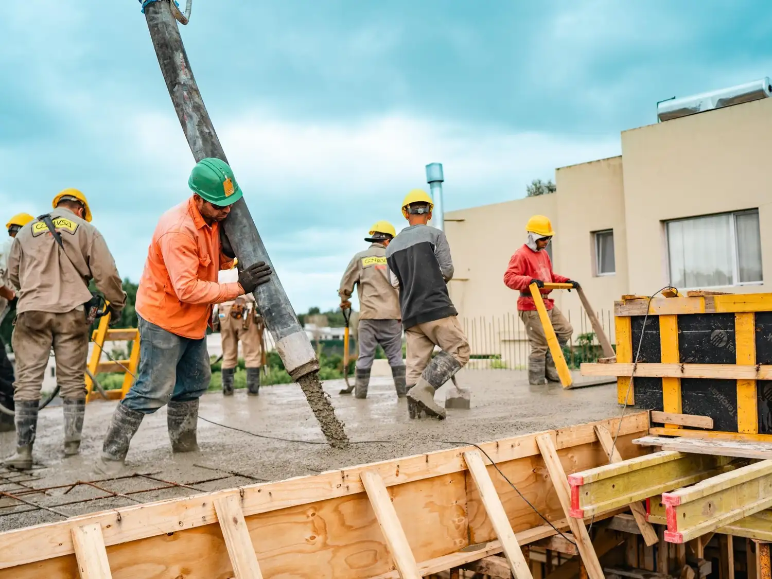La industria y la construcción profundizaron su caída