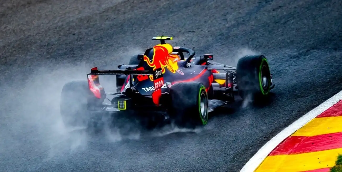 Red Bull y Racing Bulls optimizaron neumáticos en la pista mojada de Japon.