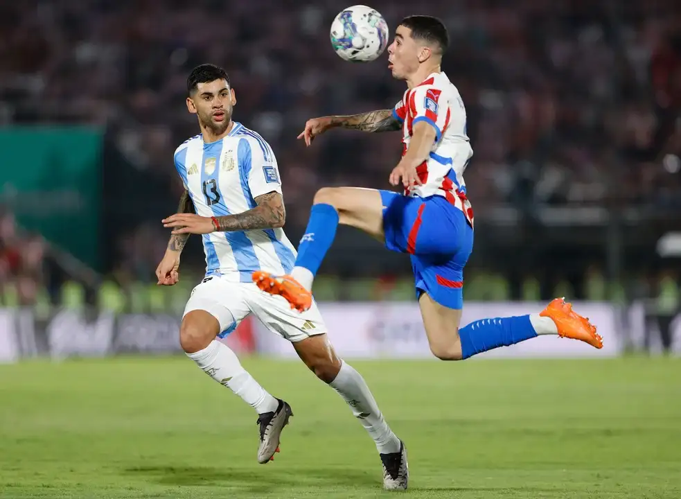 El defensor Cristian Romero podría perderse el partido ante Perú.