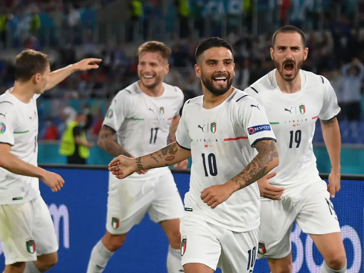 Italia goleó a Turquía en el debut