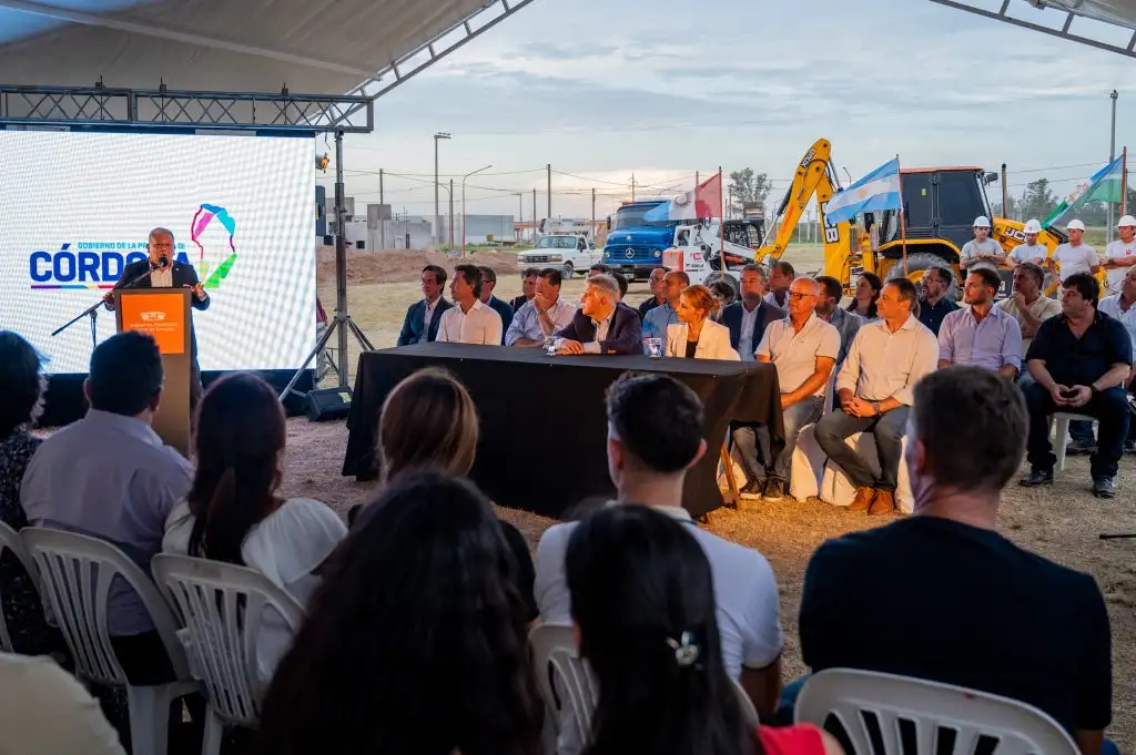 construcción de la Universidad provincial de Arroyito Benedetti hablando en el acto
