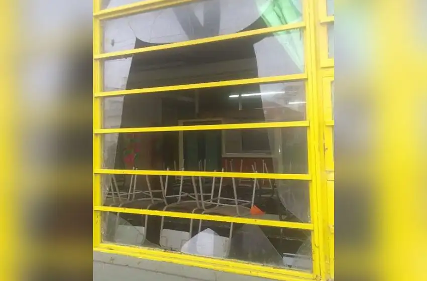Vandalizaron la escuela 8 del barrio Villa Lourdes