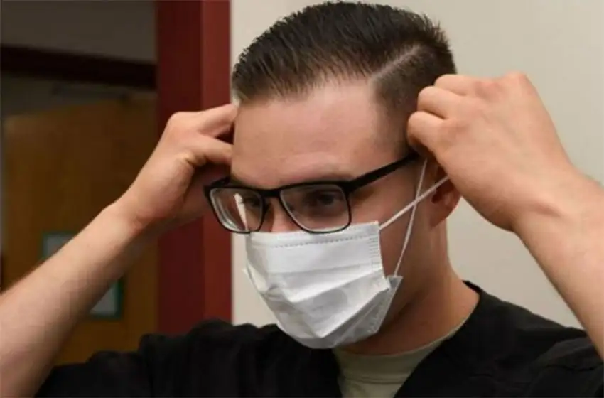 Trucos para evitar que los lentes se empañen al usar barbijos
